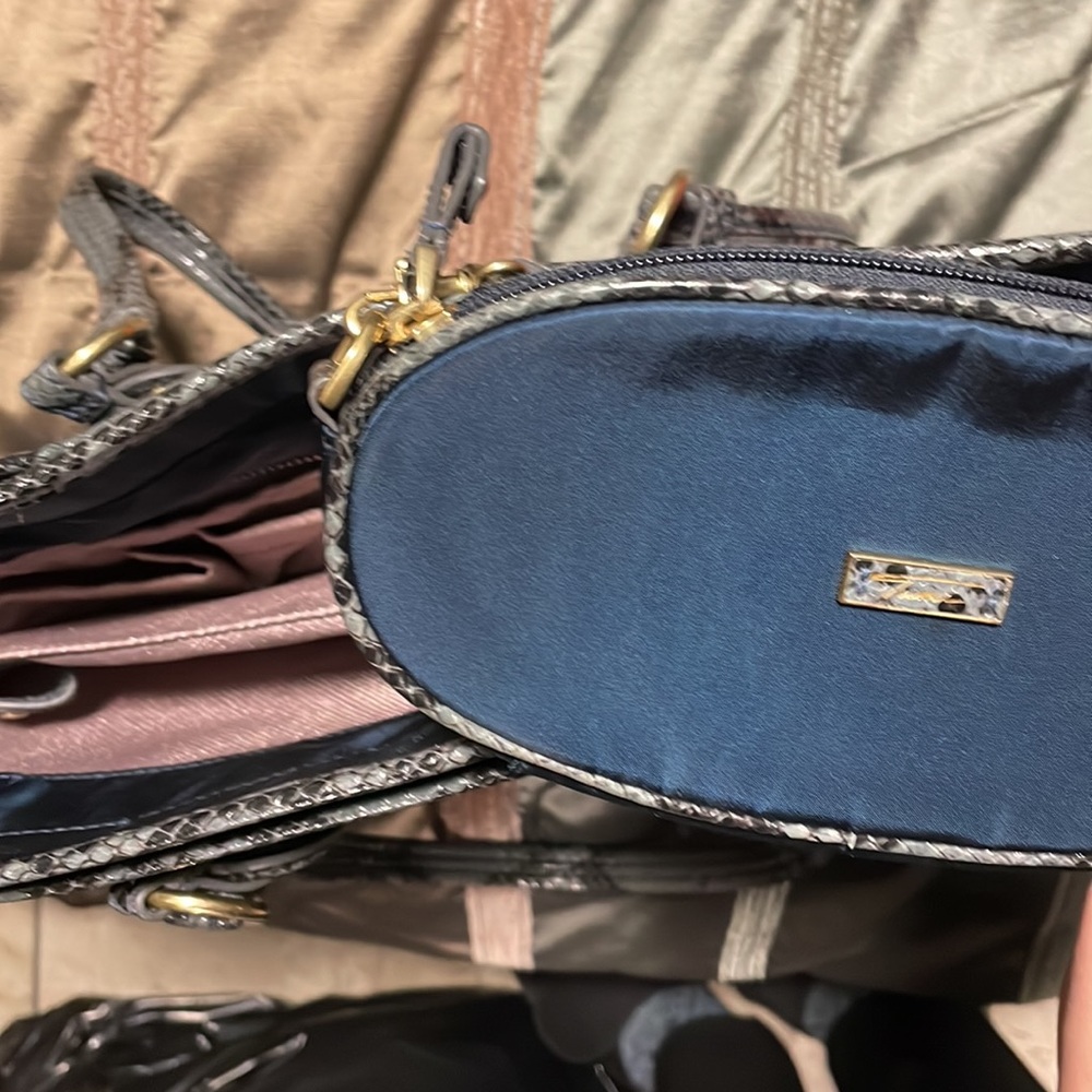 Tumi Shoulder Bag - Picture 7 of 8